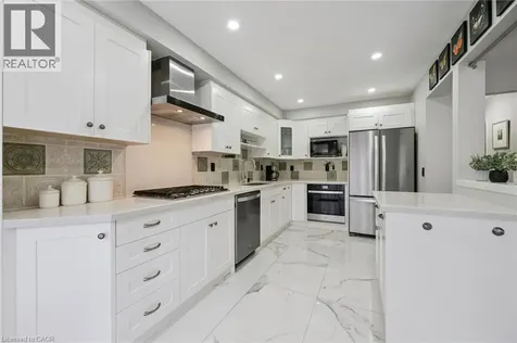 833 Scollard Court Mississauga ON L5V 2B4