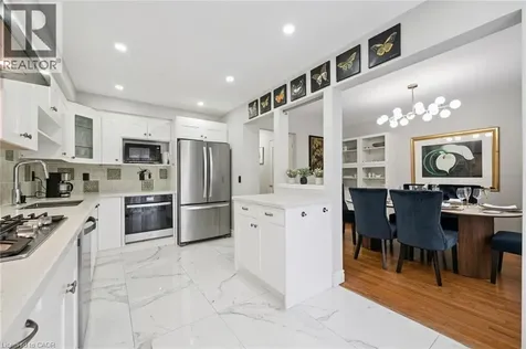 833 Scollard Court Mississauga ON L5V 2B4