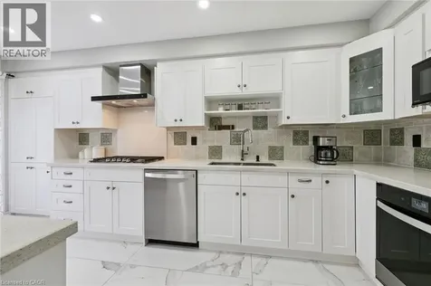 833 Scollard Court Mississauga ON L5V 2B4