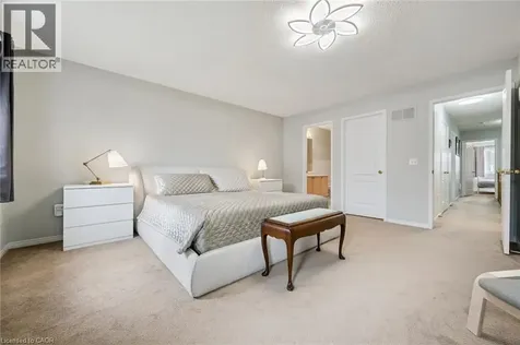 833 Scollard Court Mississauga ON L5V 2B4