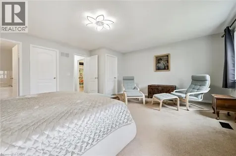 833 Scollard Court Mississauga ON L5V 2B4