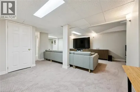 833 Scollard Court Mississauga ON L5V 2B4