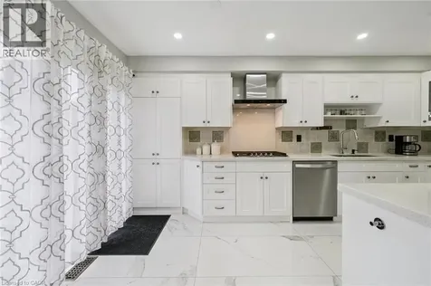833 Scollard Court Mississauga ON L5V 2B4
