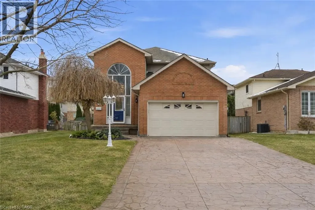 12 Sumner Crescent Grimsby ON L3M 5E2