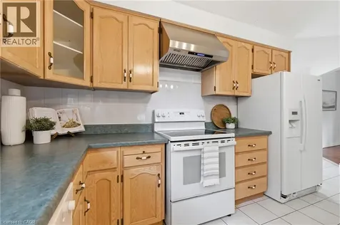 12 Sumner Crescent Grimsby ON L3M 5E2