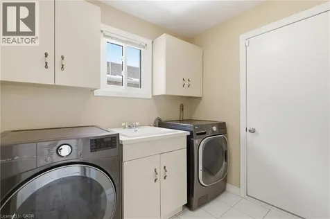 12 Sumner Crescent Grimsby ON L3M 5E2