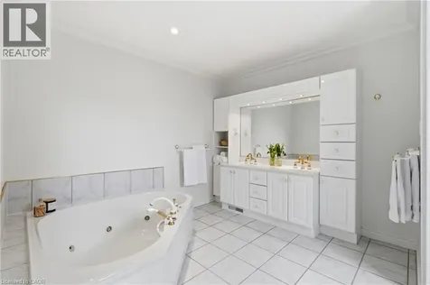 12 Sumner Crescent Grimsby ON L3M 5E2