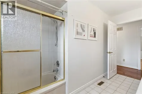 12 Sumner Crescent Grimsby ON L3M 5E2
