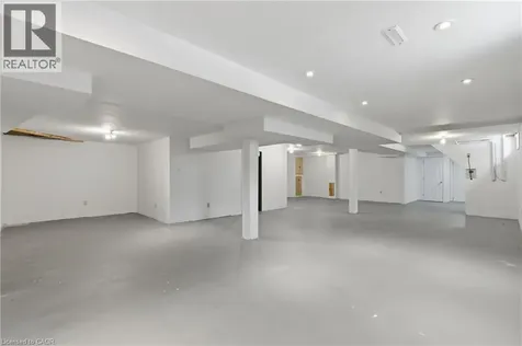 12 Sumner Crescent Grimsby ON L3M 5E2
