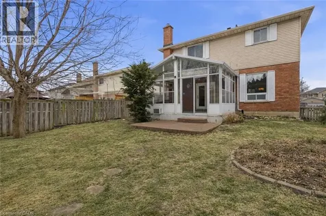 12 Sumner Crescent Grimsby ON L3M 5E2