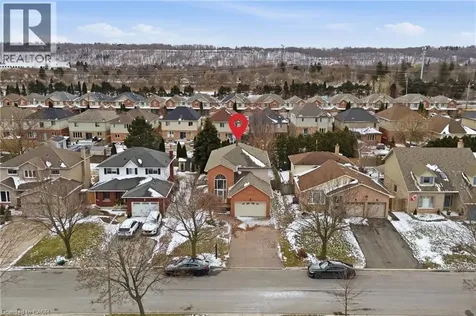 12 Sumner Crescent Grimsby ON L3M 5E2