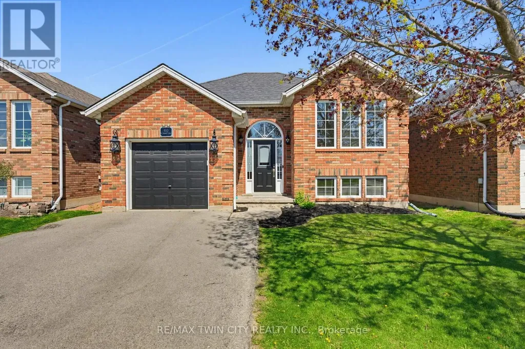 60 St Patrick's Drive Brantford ON N3T 6L4