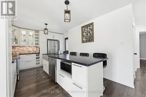 60 St Patrick's Drive Brantford ON N3T 6L4