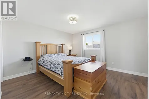 60 St Patrick's Drive Brantford ON N3T 6L4