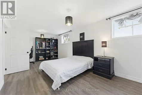 60 St Patrick's Drive Brantford ON N3T 6L4