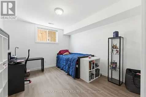 60 St Patrick's Drive Brantford ON N3T 6L4