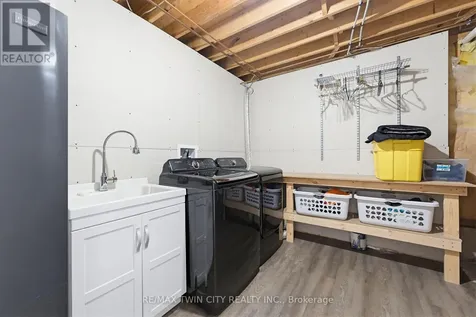 60 St Patrick's Drive Brantford ON N3T 6L4