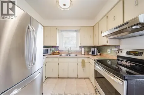 1347 Bernard Road Windsor ON N8Y 4K2