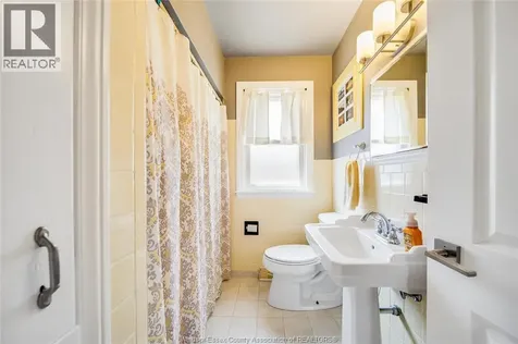1347 Bernard Road Windsor ON N8Y 4K2