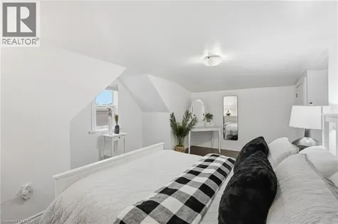 44 Whitfield Avenue Hamilton ON L8L 4B6