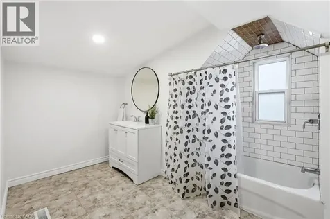 44 Whitfield Avenue Hamilton ON L8L 4B6
