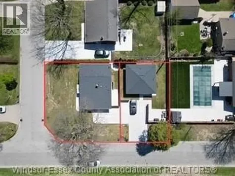 3401 Roxborough Windsor ON N9E 2Z9