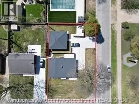 3401 Roxborough Windsor ON N9E 2Z9
