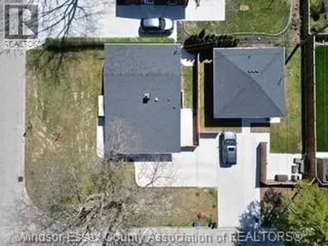 3401 Roxborough Windsor ON N9E 2Z9