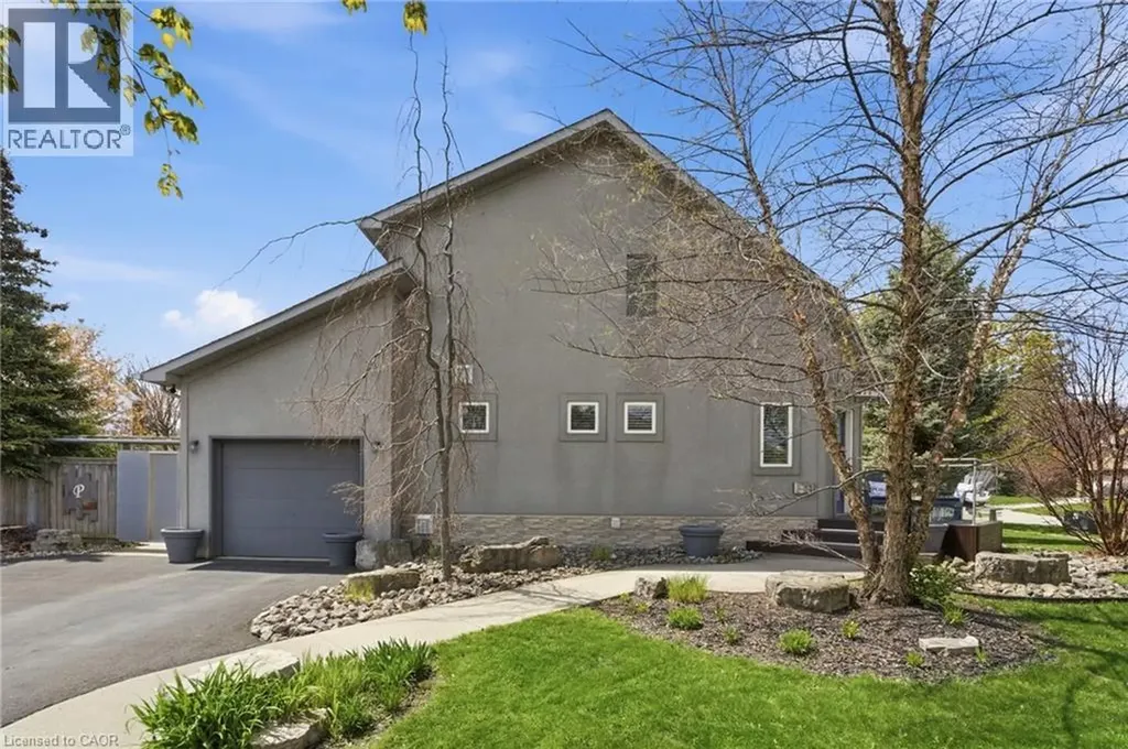 10 Rockhaven Lane Waterdown ON L8B 0H7