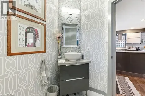 10 Rockhaven Lane Waterdown ON L8B 0H7