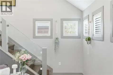 10 Rockhaven Lane Waterdown ON L8B 0H7