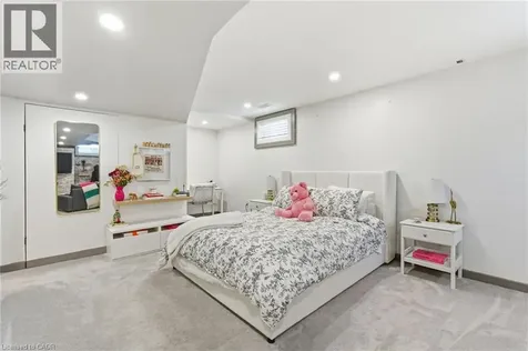 10 Rockhaven Lane Waterdown ON L8B 0H7