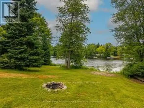 25 Cole Point Trail Mckellar ON P2A 0B4