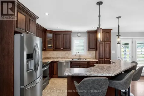 22 Grew Crescent Penetanguishene ON L9M 0A4