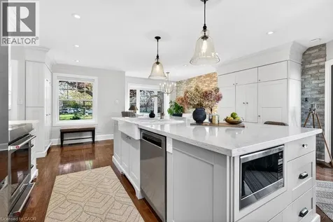 2079 Gary Crescent Burlington ON L7R 1T1