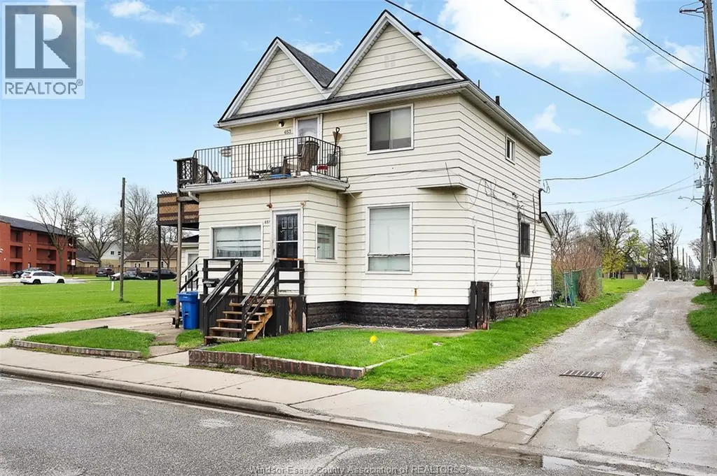 655 Chatham Street East Windsor ON N9A 2X5