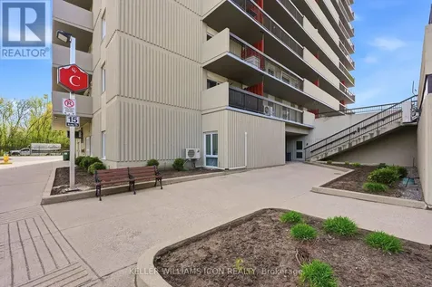 158C Mcarthur Avenue Ottawa ON K1L 8E7