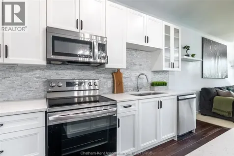 3 Jonathan Street Chatham ON N7M 6M1