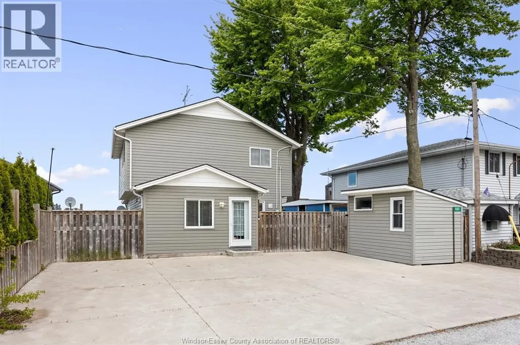 689 Ross Beach Lakeshore ON N8L 0H1