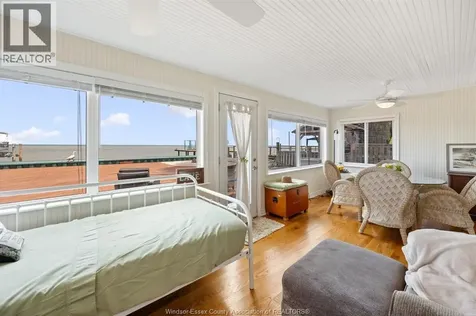 689 Ross Beach Lakeshore ON N8L 0H1