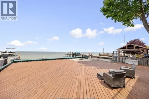 689 Ross Beach Lakeshore ON N8L 0H1