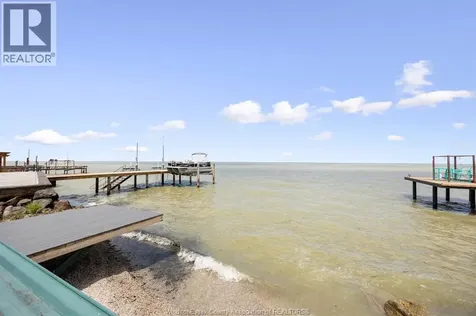 689 Ross Beach Lakeshore ON N8L 0H1
