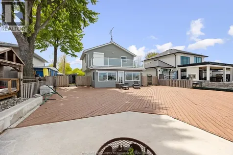 689 Ross Beach Lakeshore ON N8L 0H1