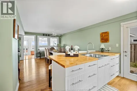 689 Ross Beach Lakeshore ON N8L 0H1