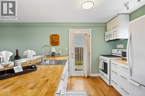 689 Ross Beach Lakeshore ON N8L 0H1