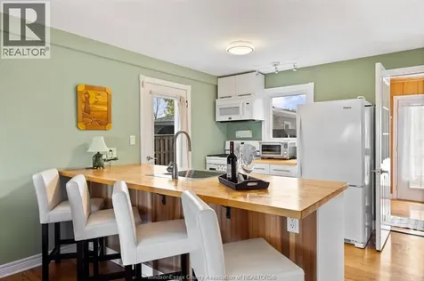 689 Ross Beach Lakeshore ON N8L 0H1
