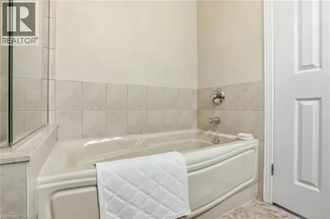 96 Abbotsford Trail Hamilton ON L9B 0A4