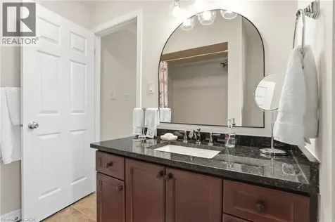 96 Abbotsford Trail Hamilton ON L9B 0A4
