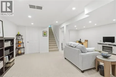 96 Abbotsford Trail Hamilton ON L9B 0A4