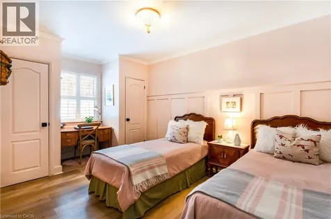 3 Fallsview Road Hamilton ON L9H 5J7